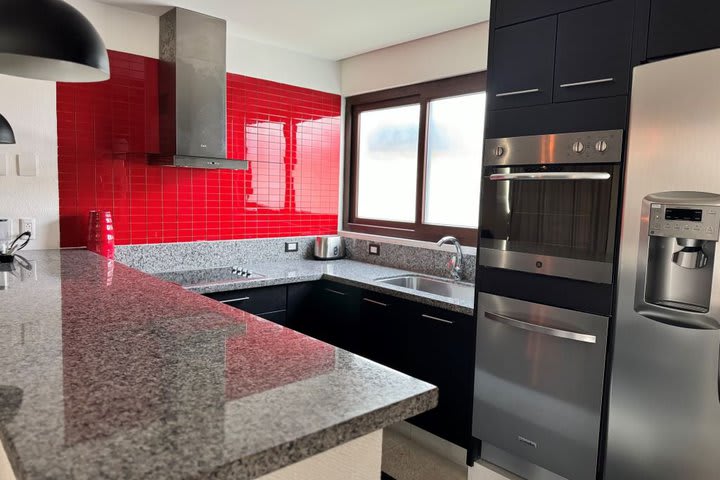 The kitchen of the presidential suite