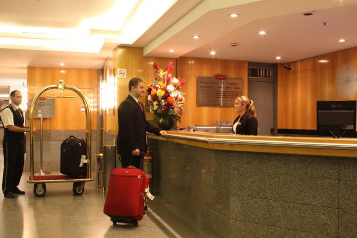 Recepción del Mirador Rio, hotel en Copacabana