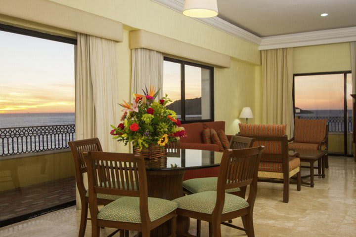 Dining area in a Tajín suite