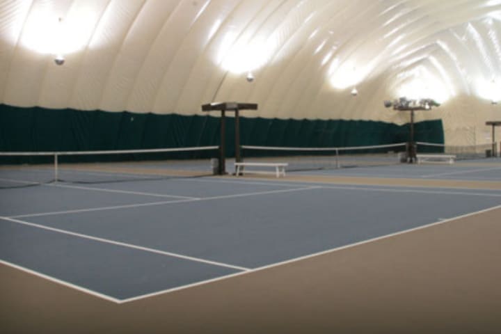 Cancha de tenis del hotel Sandman Signature en Vancouver