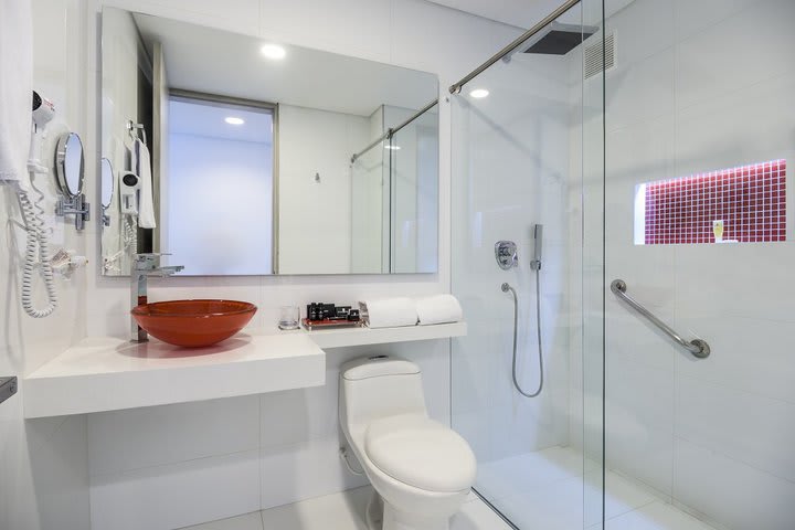 Moderno baño de huéspedes