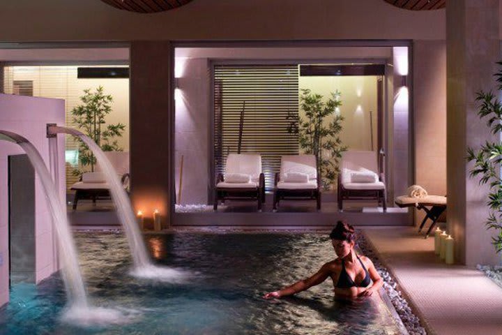 Spa with a pool at the Atahotel Villa Pamphili in Rome