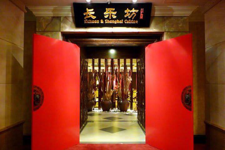 Entrance to one of the restaurants at the Jin Jiang Tower hotel