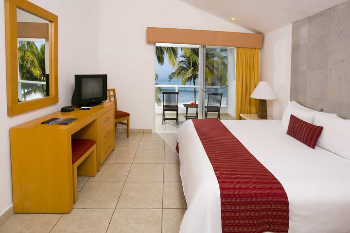 Emotions Select Two Bedroom Suite Ocean Front 3 Kids Free