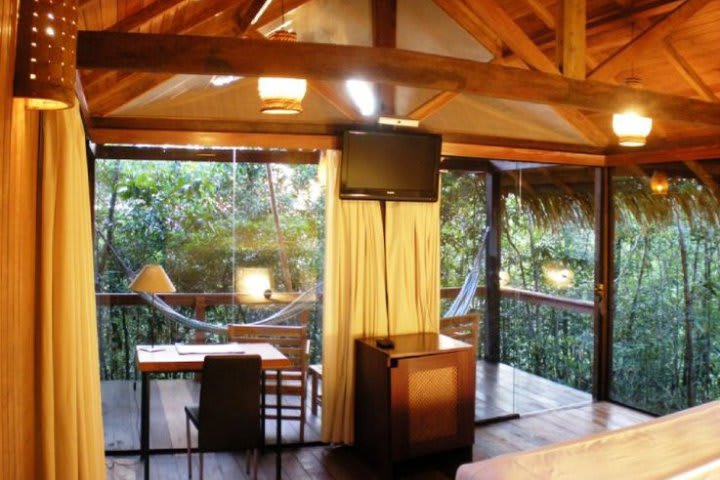 Bungalow with glass wall at the Anavilhanas Jungle Lodge