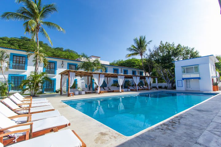 La propiedad cuenta con una piscina al aire libre