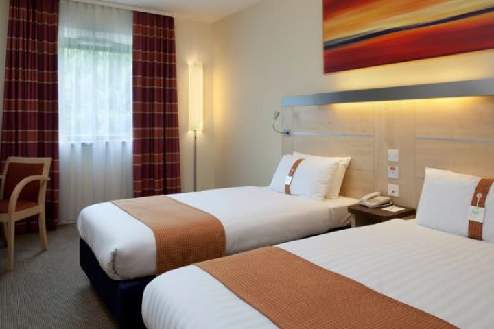 Habitación con dos camas en el hotel Holiday Inn Express Croydon, Londres