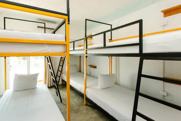 Cama en dormitorio comunitario de 6 camas