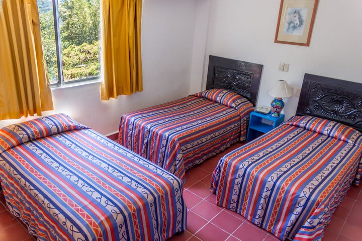 Standard guest room with three beds