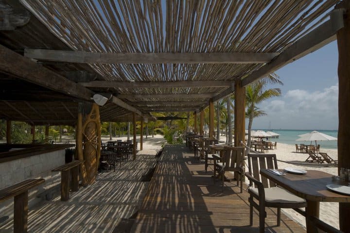 Snack bar del hotel en la playa Na Balam