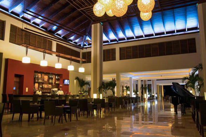 Bar en el lobby del resort