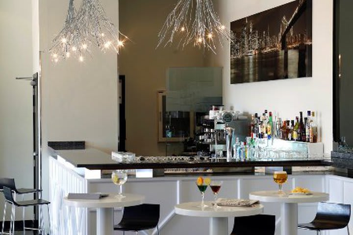 El hotel Holiday Inn - Las Tablas en Madrid cuenta con un bar en el lobby