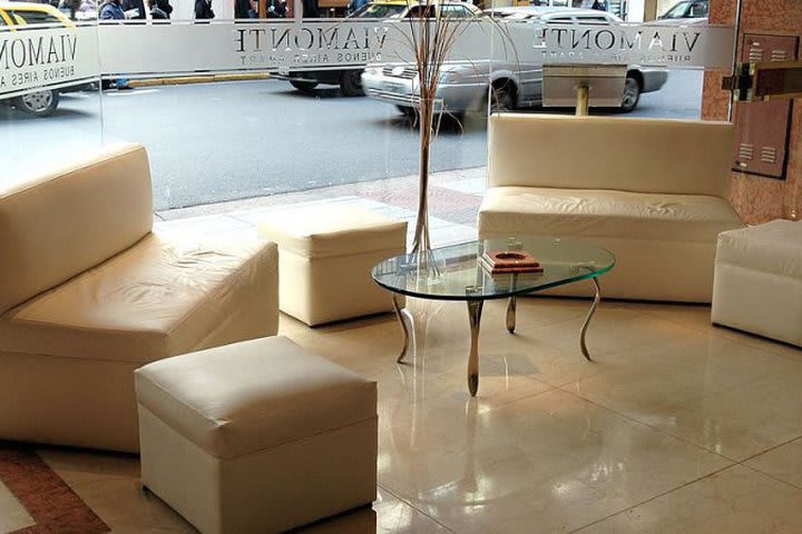 Lobby del hotel Viamonte Apart en Buenos Aires