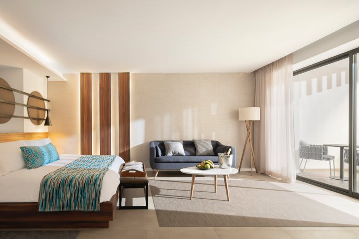 Img - Junior suite oceanfront with outdoor Jacuzzi - Elegance Club