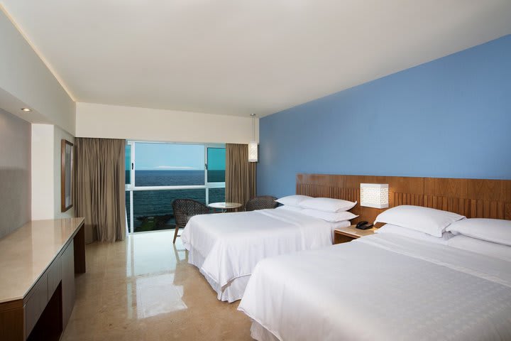 Grand deluxe room with ocean view