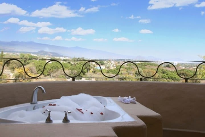 Some rooms have a Jacuzzi on the terrace