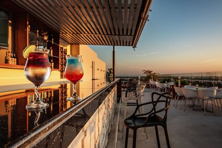 Bar en la terraza del séptimo piso