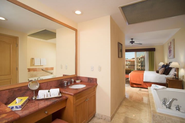 There are suites with one, two, or three bedrooms