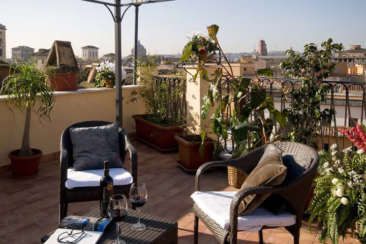 El Hotel Trevi tiene una terraza