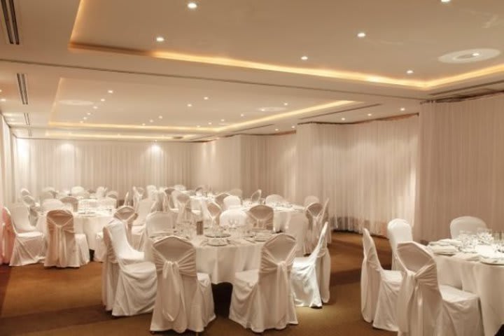 El hotel Courthouse DoubleTree by Hilton - Regent Street tiene salones de eventos para 250 personas