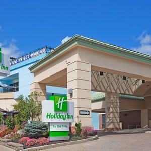 Holiday Inn Niagara Falls - By The Falls, an IHG Hotel