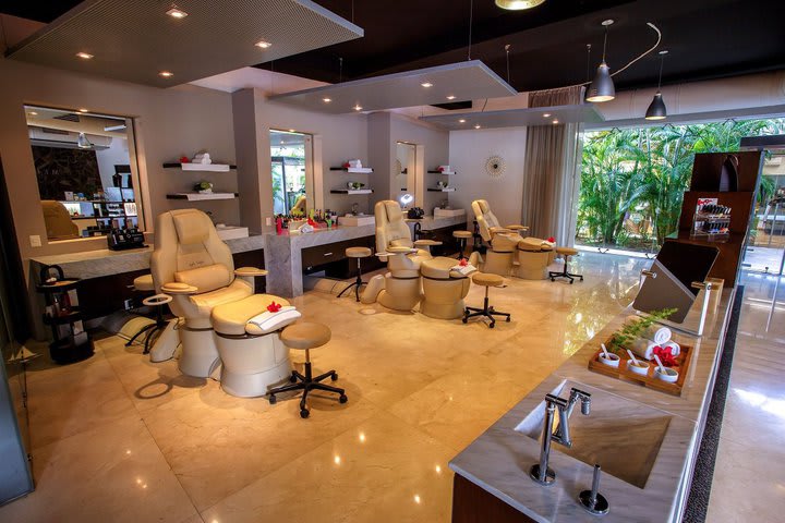 Melange beauty salon with extra charge