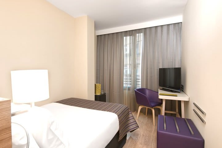 Habitación con una cama del Hotel Exe Moncloa en Madrid