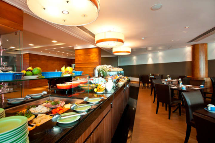 Beach Class Suites cuenta con un restaurante bar