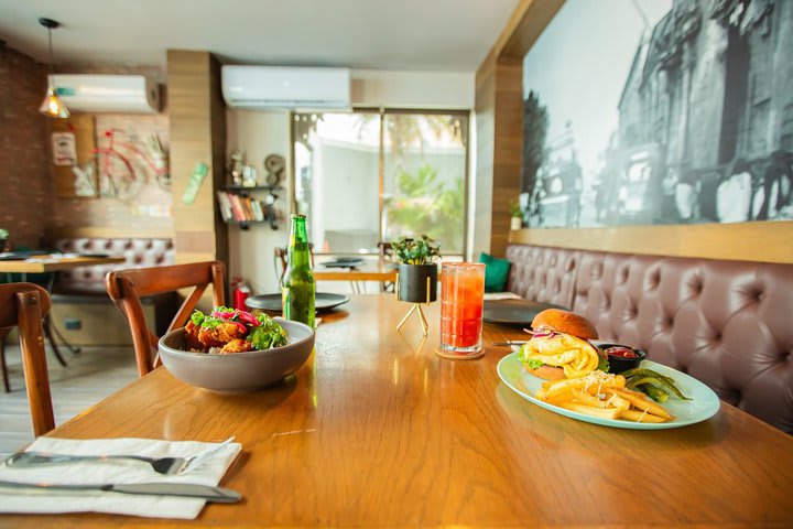 Servicio de alimento y bebidas