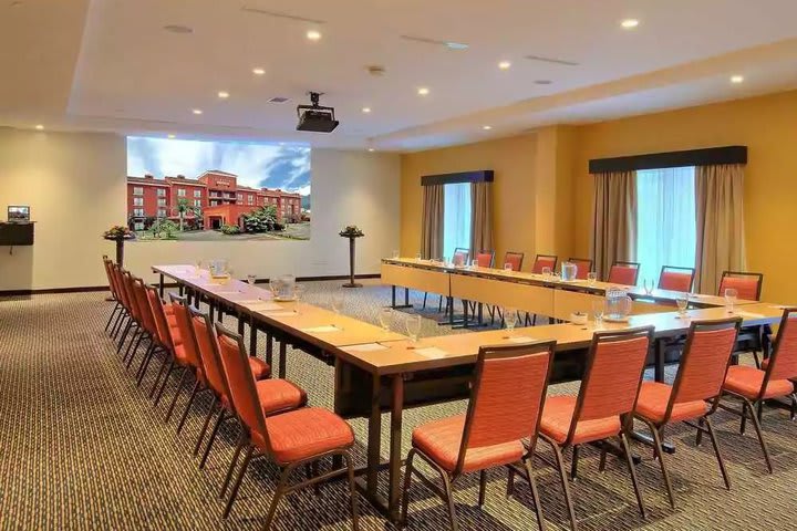 The hotel has a meeting room