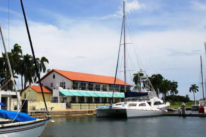 View of the Shelter Bay Marina hotel from a pier