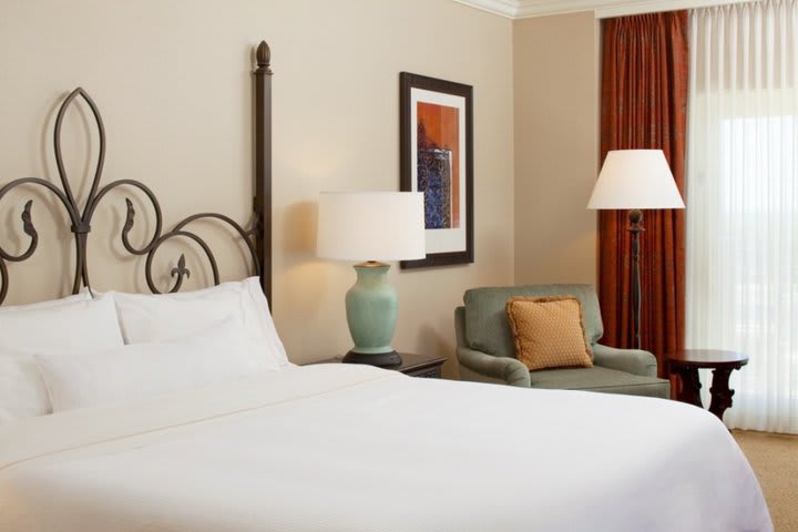 The Westin Riverwalk has 473 guest rooms