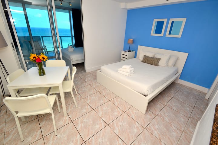 Suite con balcón y vista al mar