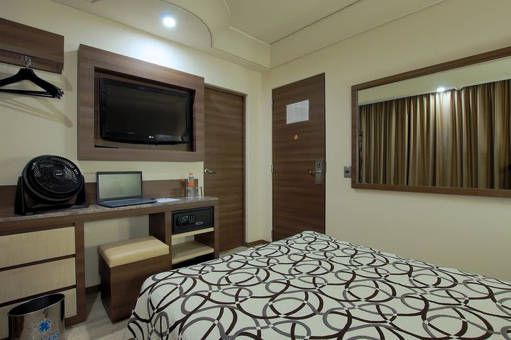 The budget guest room is equipped with fan and 32-inch TV