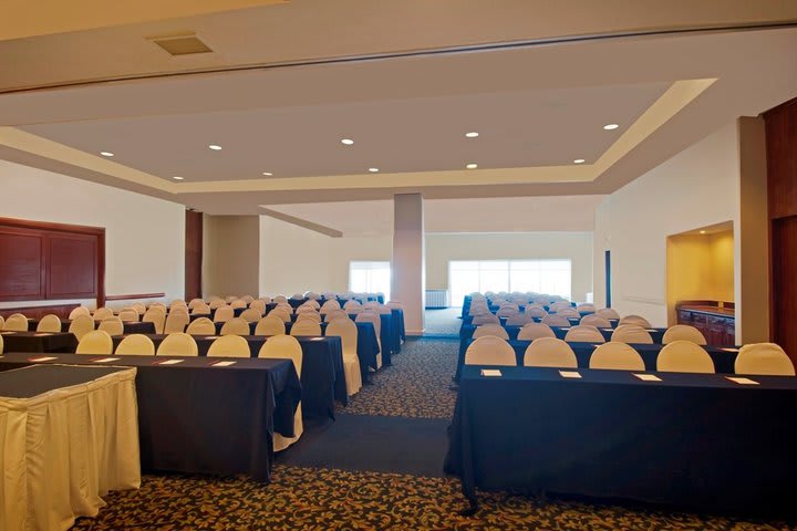 Conference facilities can accommodate up to 350 guests