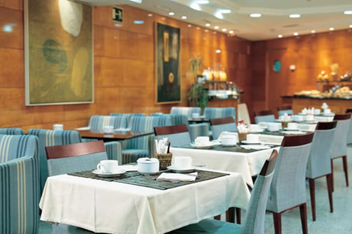 Salón de desayunos del hotel NH Sur en Madrid