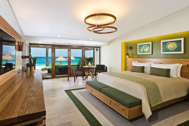 Guest room overlooking the reef with direct access to the beach