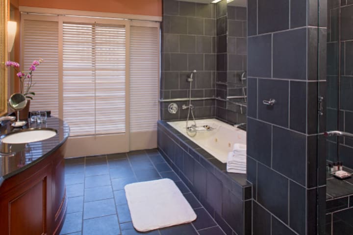 Guest bathroom with tub in a suite at Hyatt Regency San Francisco