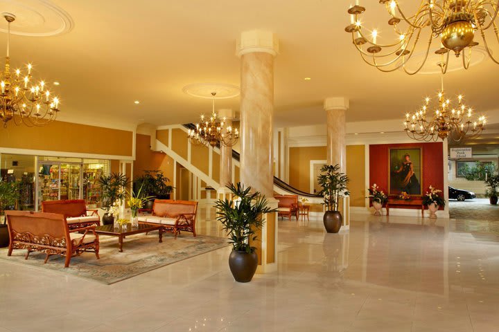 Lobby del Queen Kapiolani Hotel