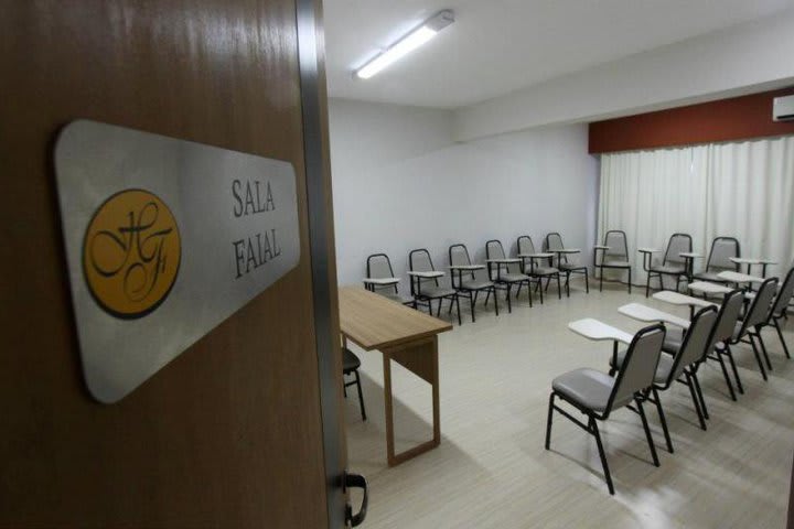 Realiza tus reuniones en uno de los salones del Hotel Faial en Florianópolis