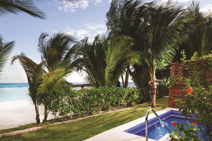 Oceanfront villa with pool