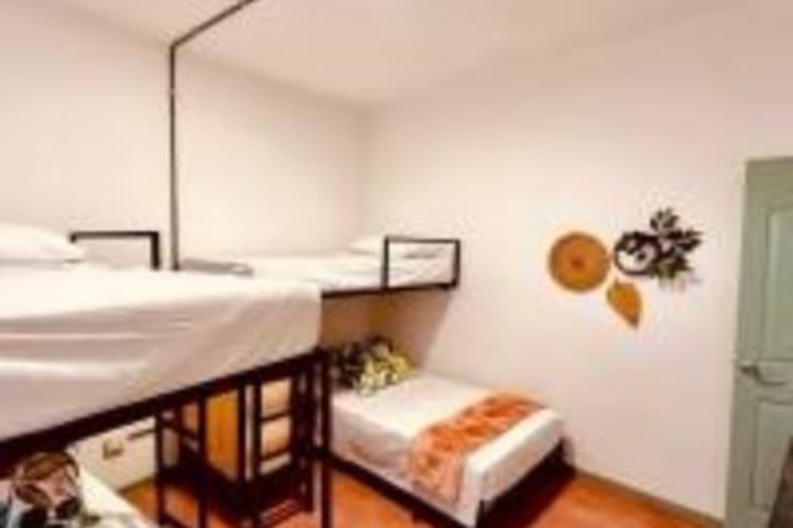 Dormitorio compartido para hombres