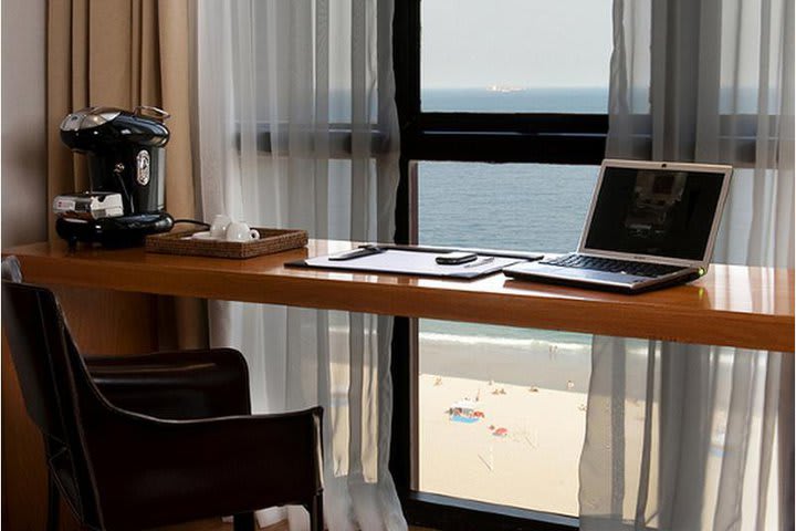 Rooms at hotel Porto Bay Rio Internacional have a work desk