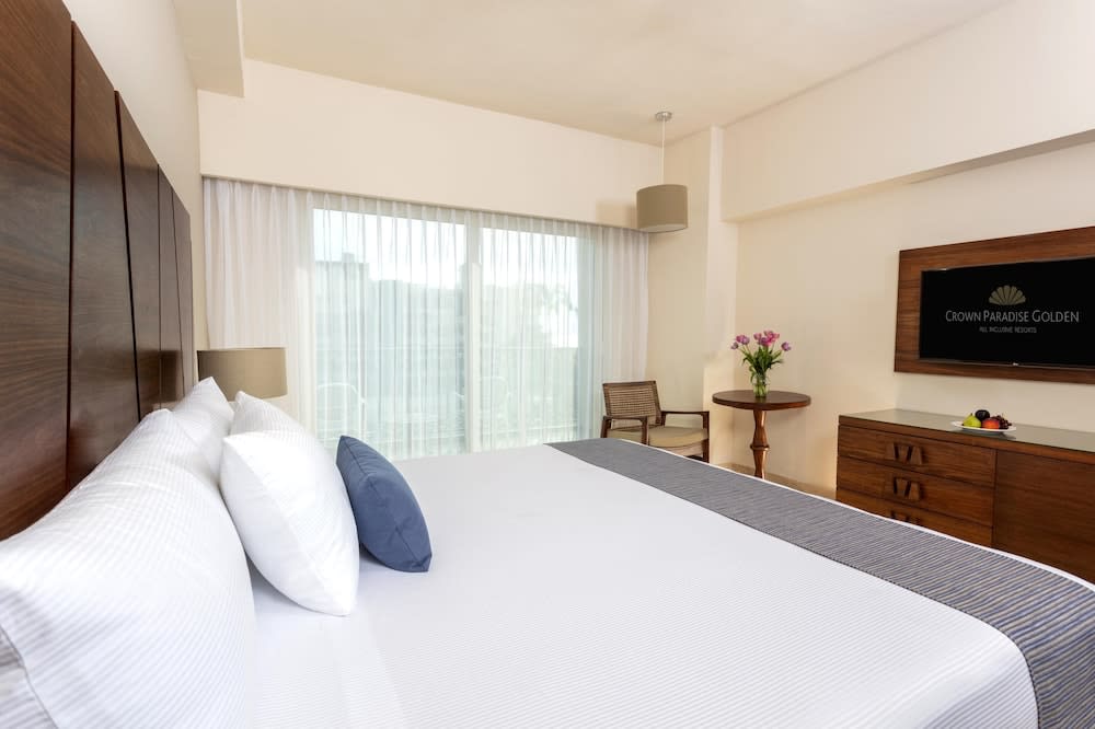 Img - Deluxe Room, 1 King Bed, Partial Sea View