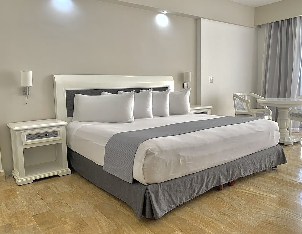 Img - Deluxe Room, 2 Double Beds, Ocean View