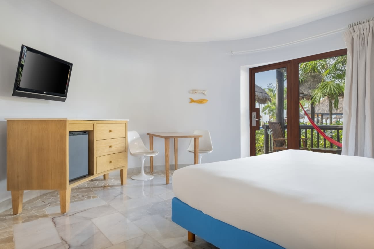 Img - Premium cerca de la piscina
