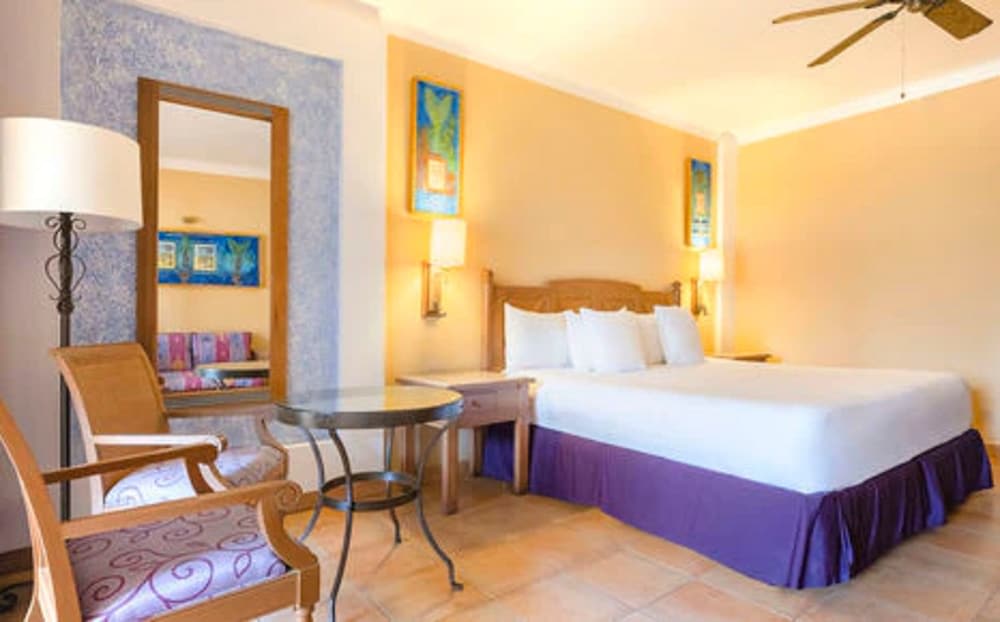 Img - Premium Room, Poolside