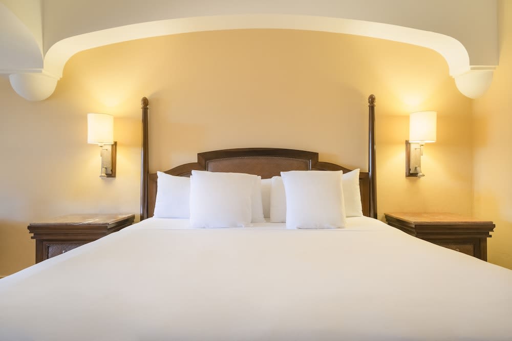 Img - Junior Suite, Poolside