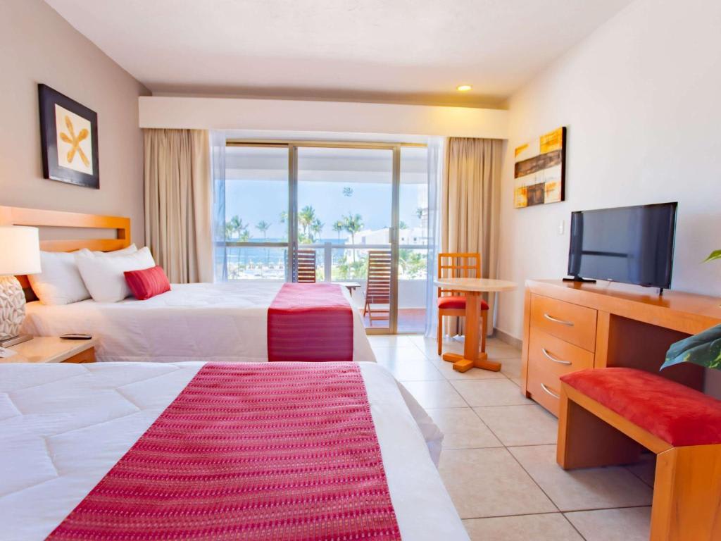 Resort Club Double Room with Two Double Beds and Bath Tub - Balcony