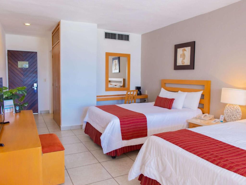 Resort Club Double Room with Two Double Beds and Bath Tub - Balcony